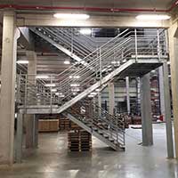 Produção de escadas para mezaninos